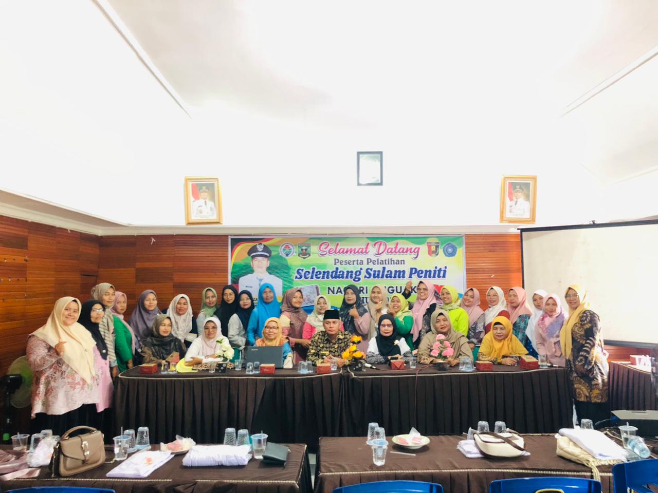 Nagari Guguak Gelar Pelatihan Selendang Sulam Peniti untuk Meningkatkan Ekonomi Keluarga